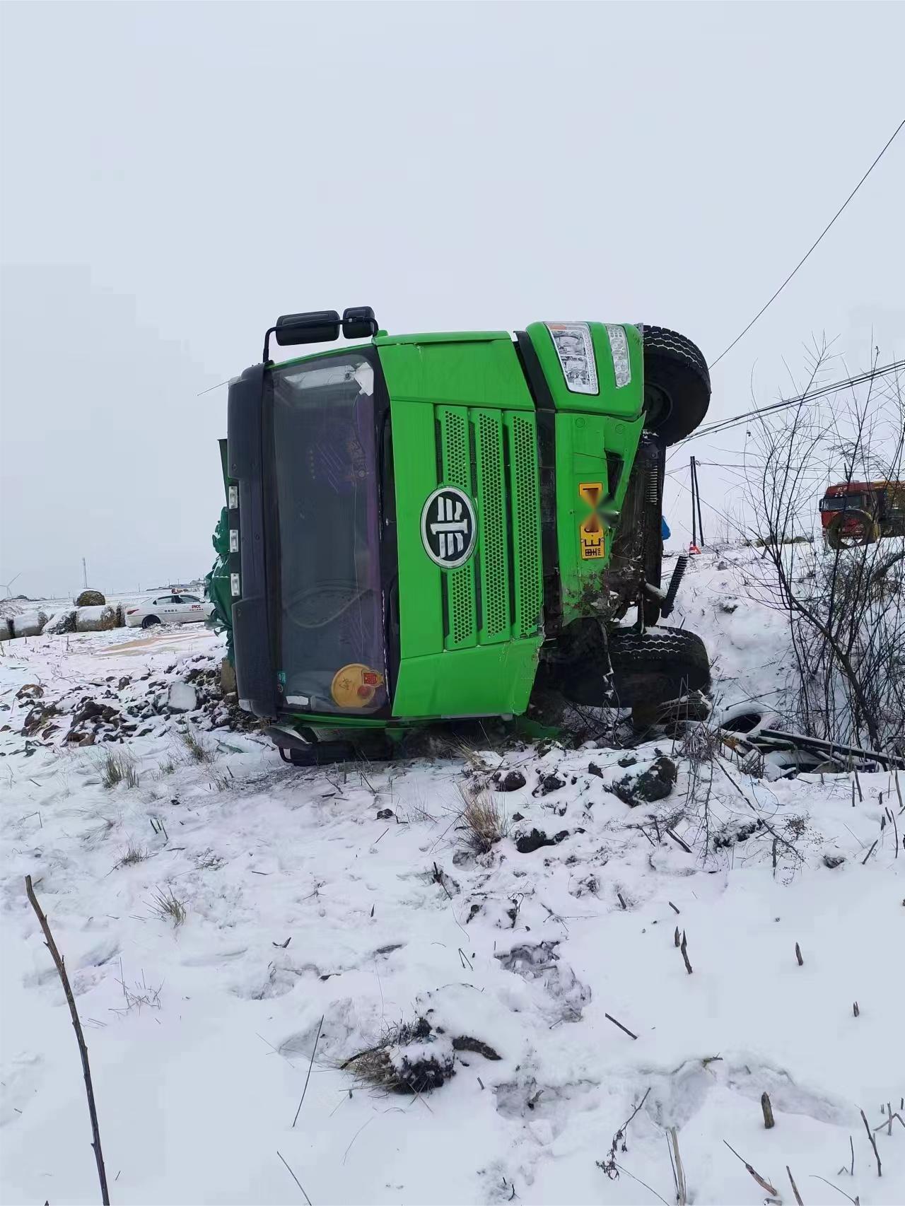 多森統(tǒng)籌|標(biāo)的車(chē)在巴彥縣西集鎮(zhèn)發(fā)生側(cè)翻我司補(bǔ)償41320元。